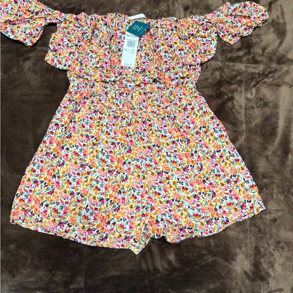 NWT woman’s size large Roxy off the shoulder shorts romper - Picture 16 of 16